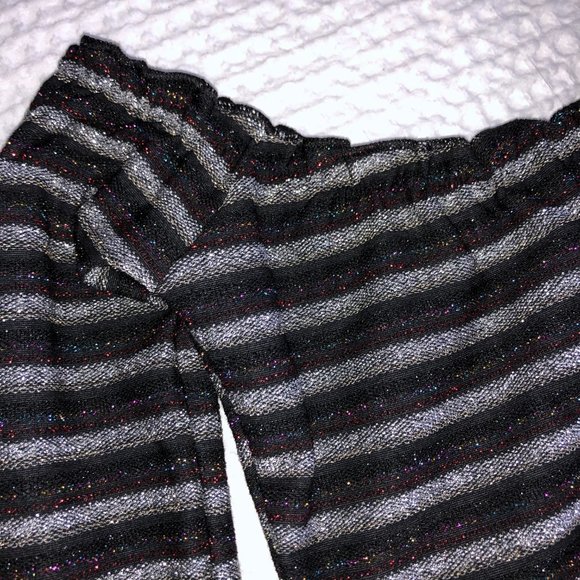 UO Off-The-Shoulder Lettuce-Edge Top - Picture 5 of 10